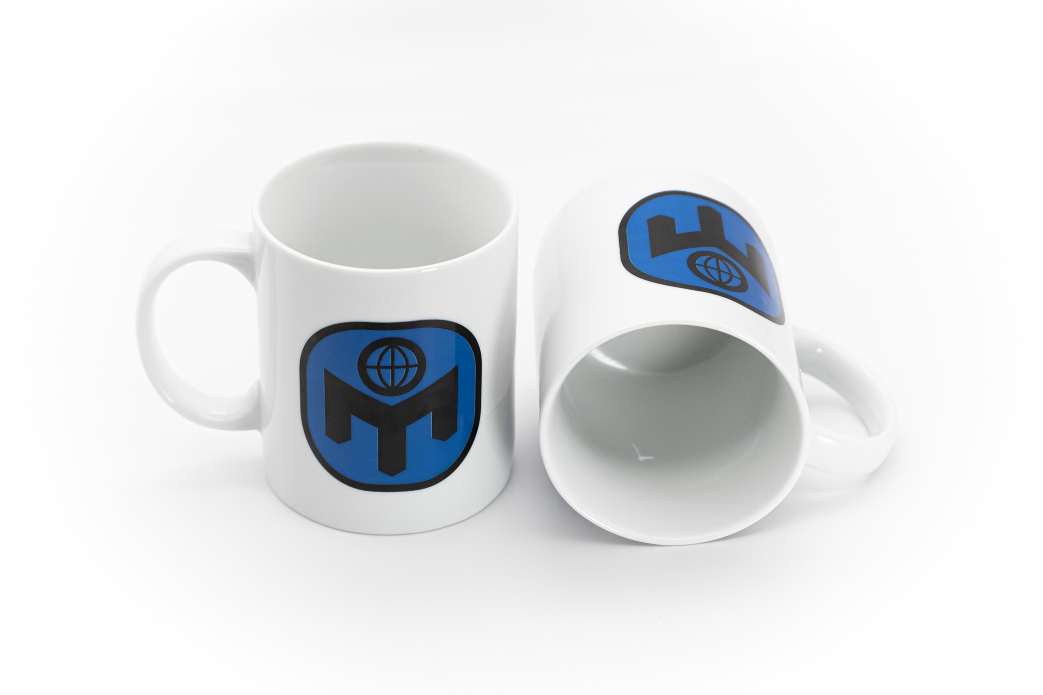Tasse Retro mit blauem Mblem Tasse Retro mit blauem Mblem